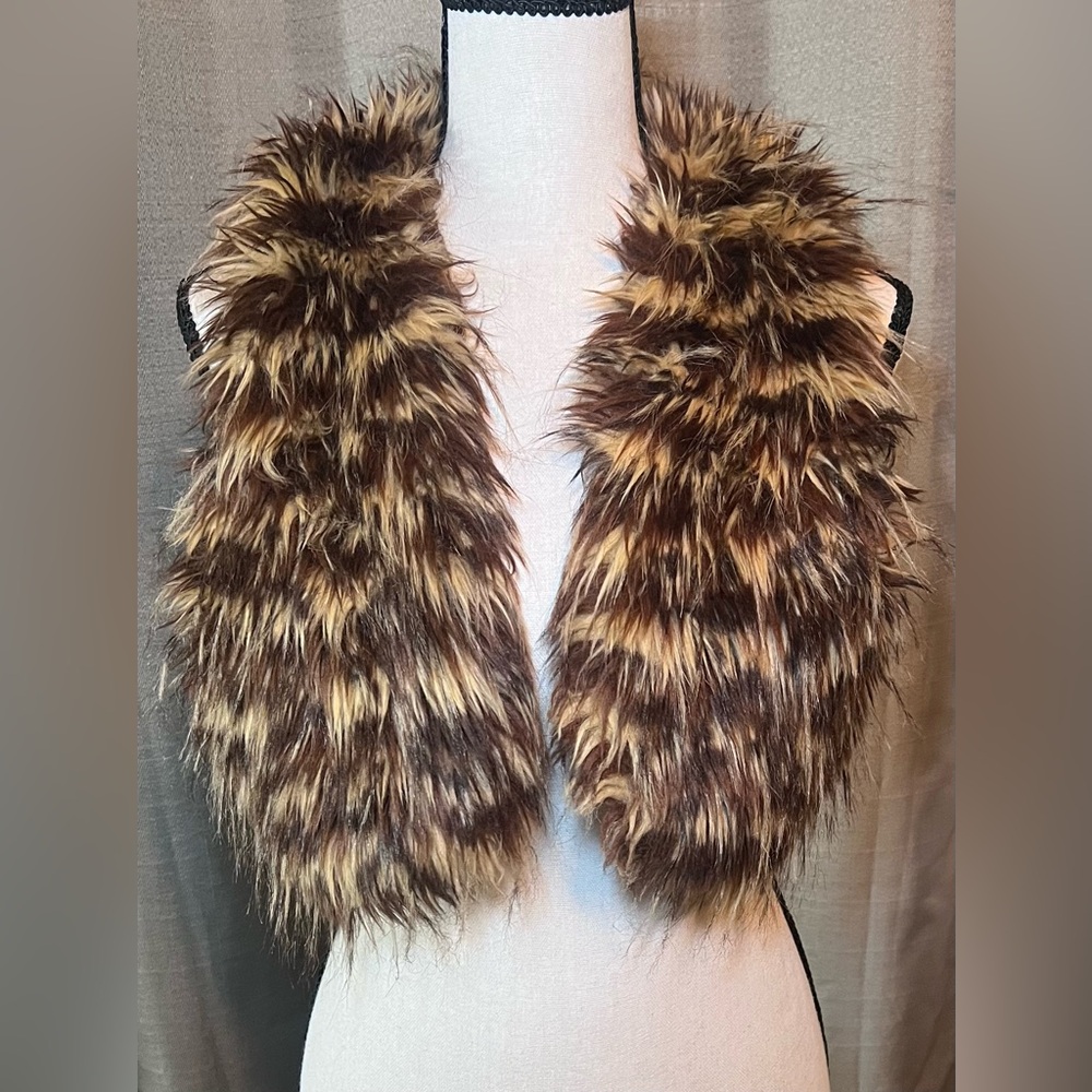 **Y2K** forever 21 Cropped Faux Fur Vest